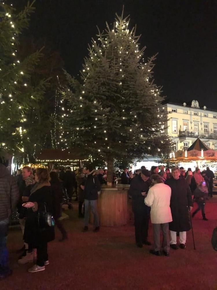 Weihnachtsmarkt auf dem Brunnenplatz (Unterhaltung / Freizeit | Bad Pyrmont)